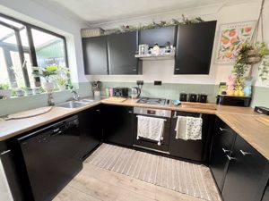 Kitchen - click for photo gallery